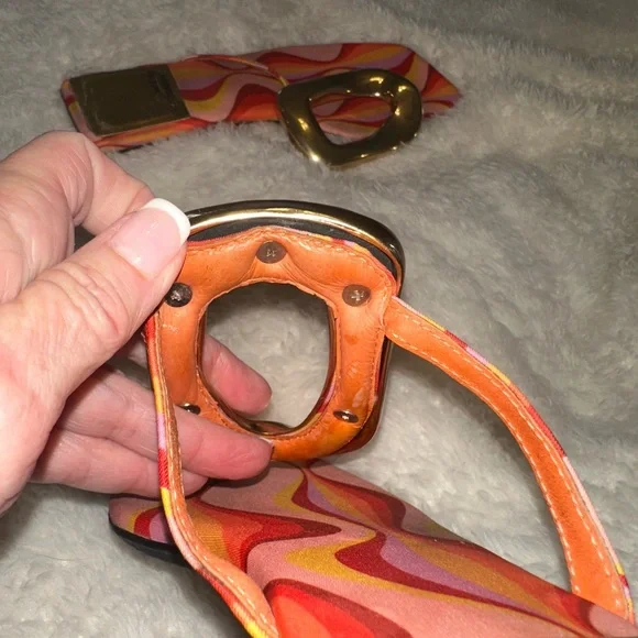 Jeffrey Campbell Wave Pattern Sandals with Gold Detail - Picture 6 of 8